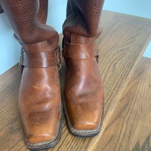 Frye harness boots size 6 chestnut